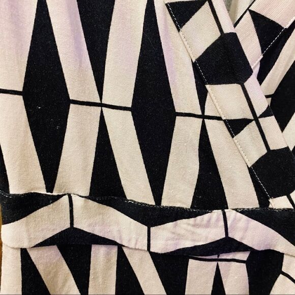 Tart Black White Patterned Long Sleeve Wrap Dress - Picture 4 of 7